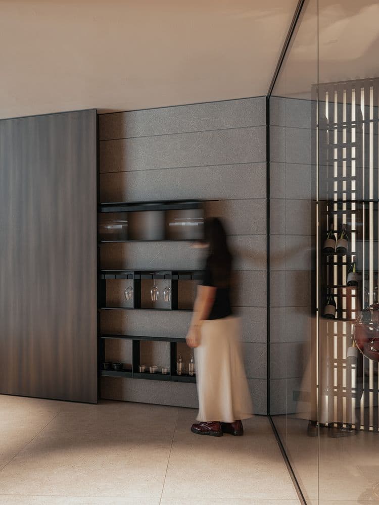 SERVANT_LNG_SHOWROOM-12 - Anya Luzina.jpg
