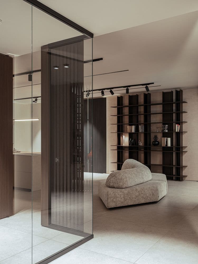 SERVANT_LNG_SHOWROOM-16-2 - Anya Luzina.jpg