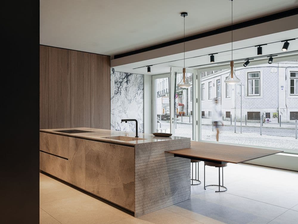 SERVANT_LNG_SHOWROOM-4-2 - Anya Luzina.jpg