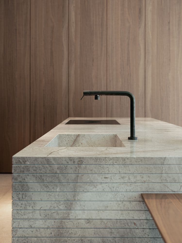 SERVANT_LNG_SHOWROOM-6 - Anya Luzina.jpg
