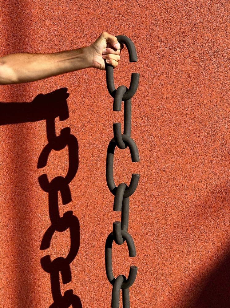 grau.ceramica.black.chain.jpg