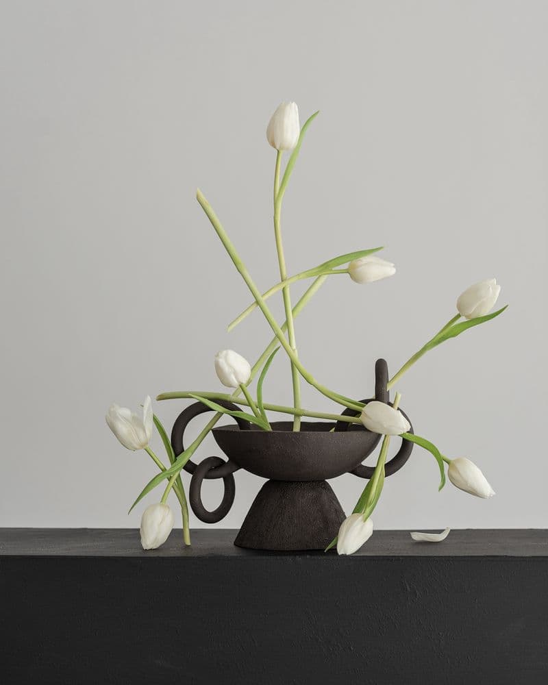 grau.ceramica.black.ring.vase.jpeg