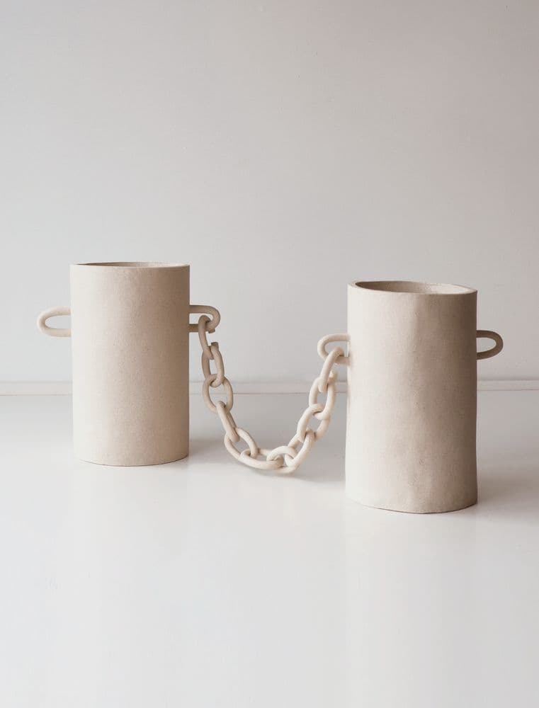 grau.ceramica.chain.vase.JPG