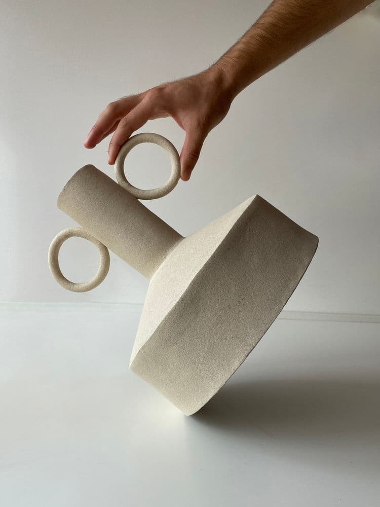 grau.ceramica.ring.vase.JPG