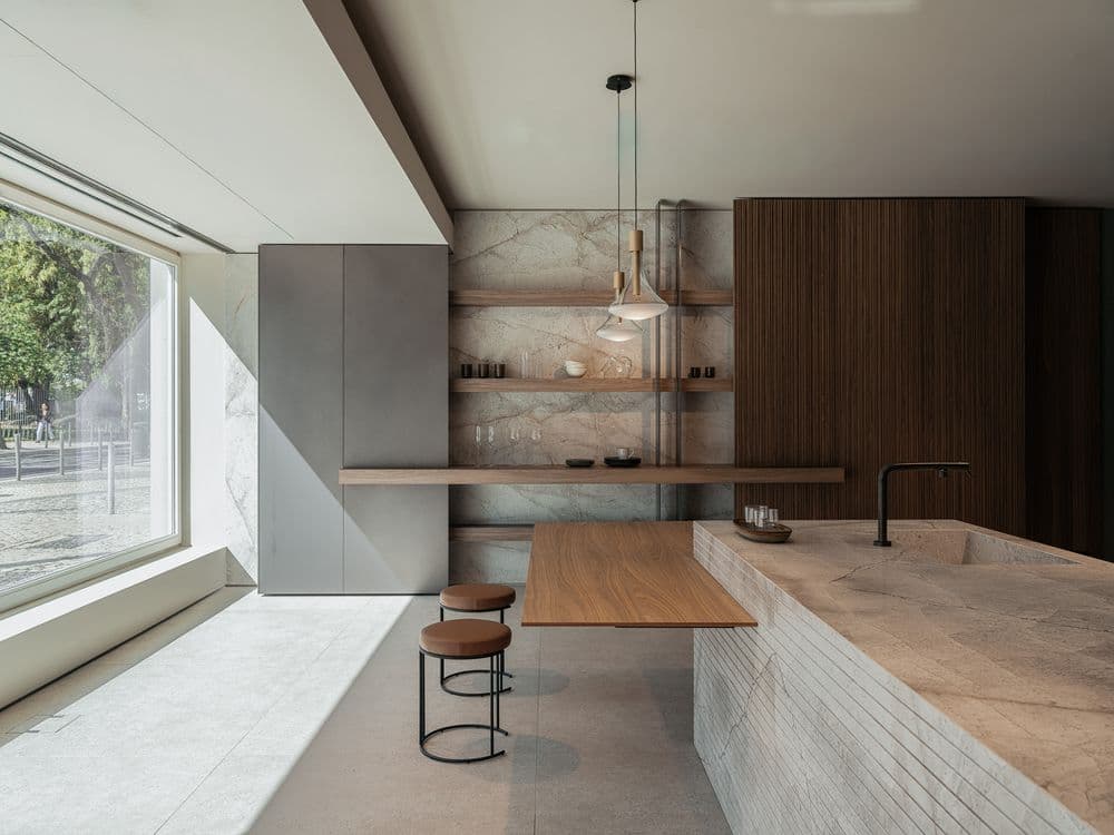 SERVANT_LNG_SHOWROOM-1-2-2-2 - Anya Luzina.jpg